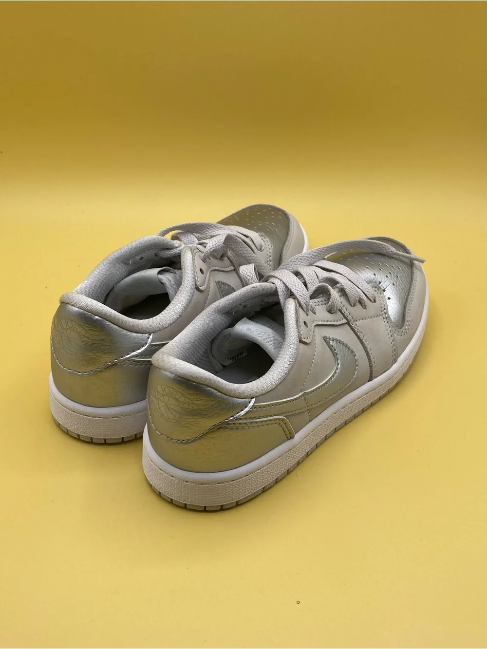 Air Jordan 1 Retro Low OG 'Metallic Silver'